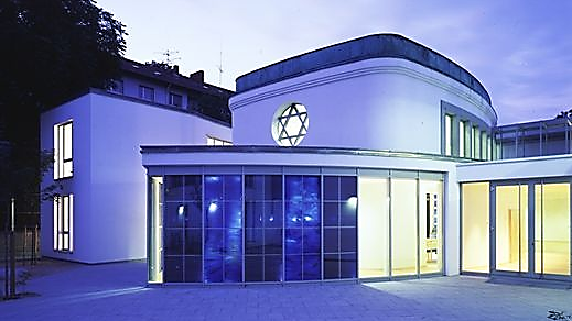 Foto der Außenansicht der neuen Synagoge Offenbach